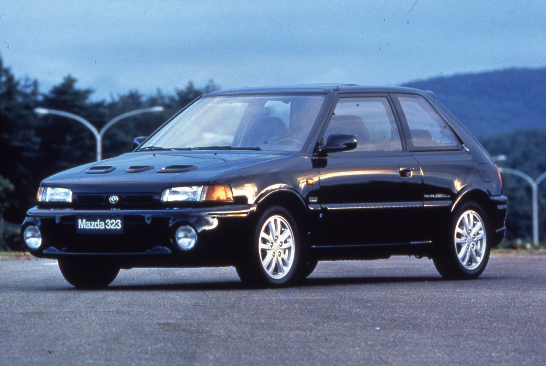 Mazda_323_GT-R_1992.jpg